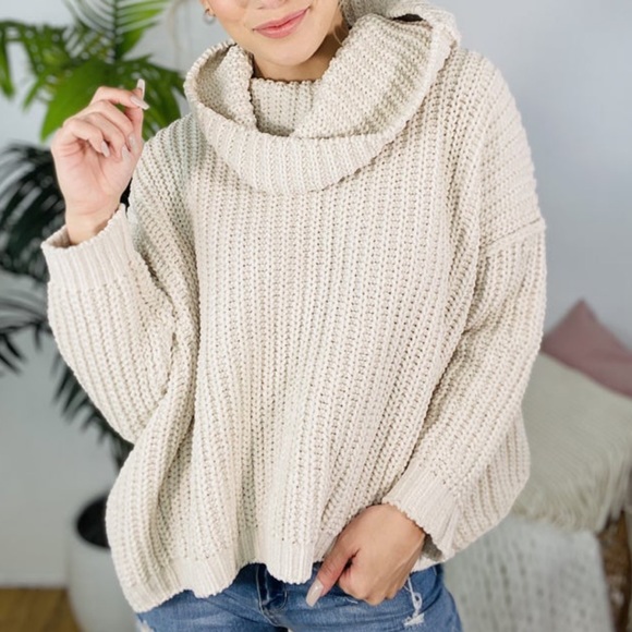 POL Sweaters - NEW POL cowl neck high low sweater